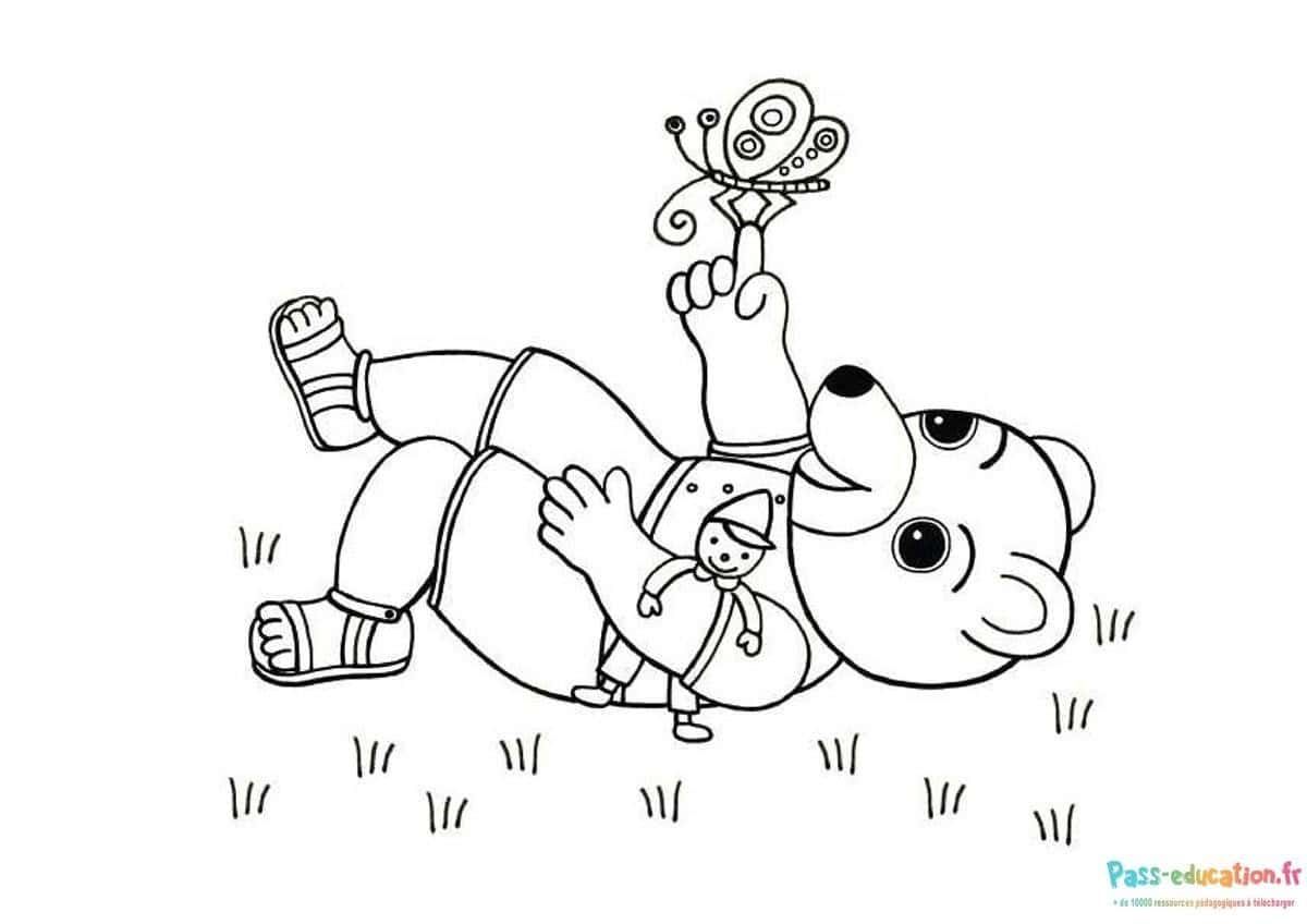 Coloriage Petit Ours Brun joue à imprimer et colorier