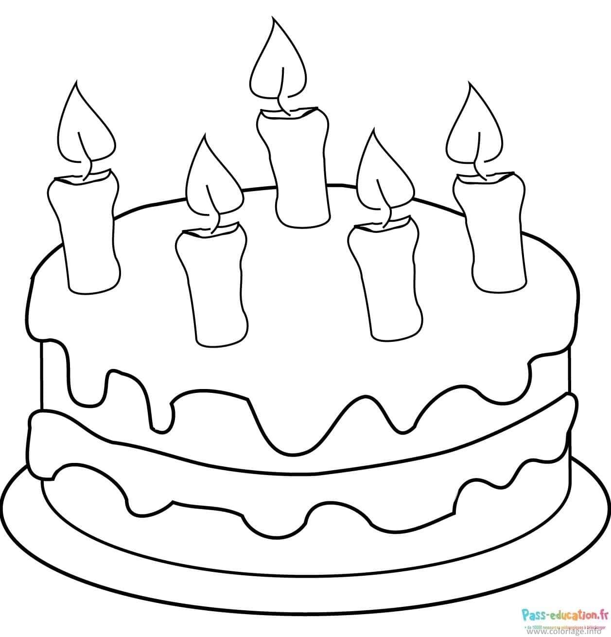 Coloriage Gâteau avec bougies à imprimer et colorier