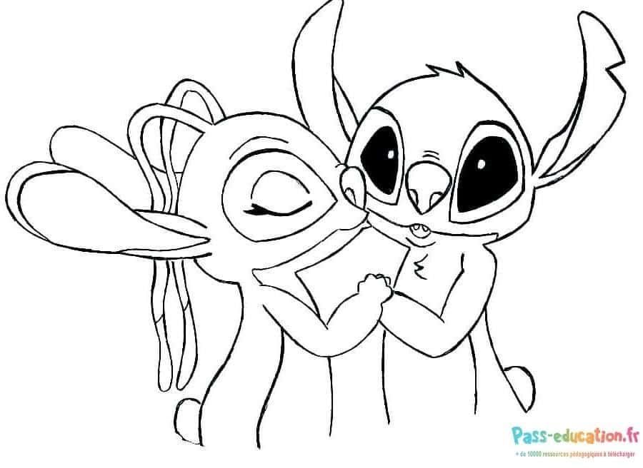 Coloriage Lilo et Stitch câlins à imprimer et colorier