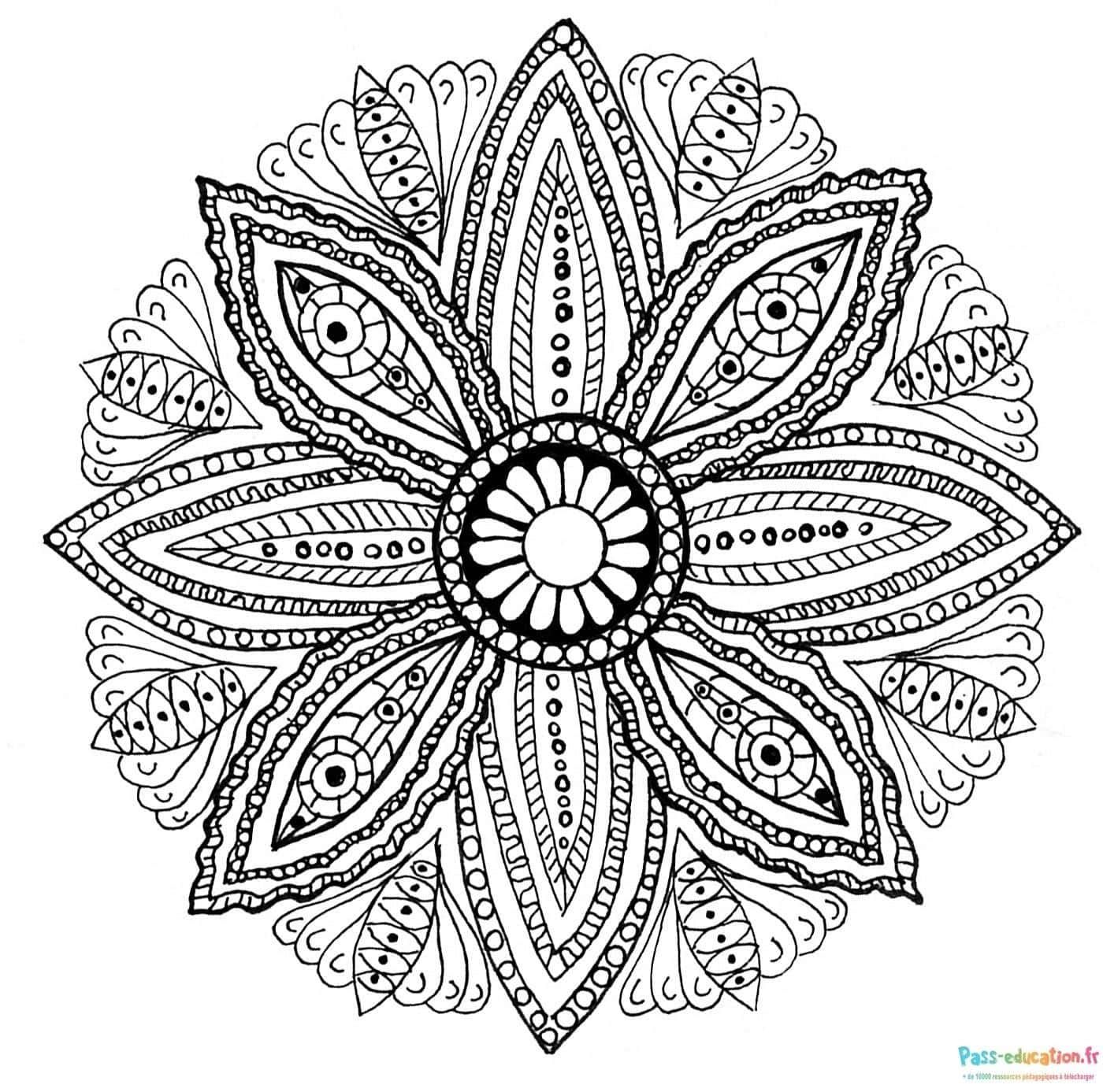 Coloriage Mandala complexe à imprimer et colorier