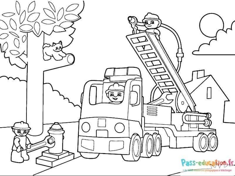 Coloriage Pompier sauve chat à imprimer et colorier
