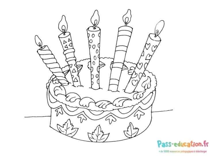 Coloriage Gâteau d'anniversaire à imprimer et colorier