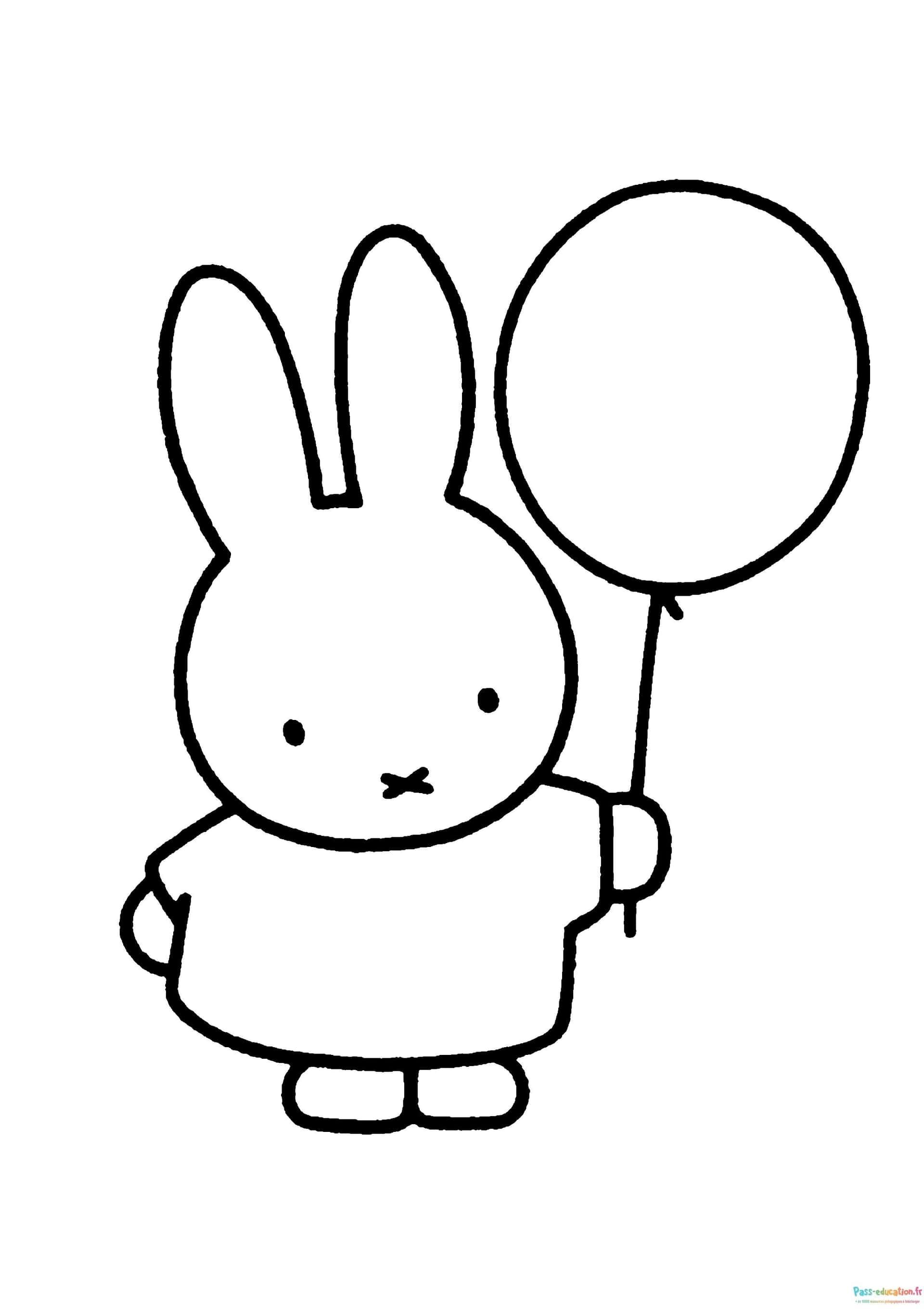 Coloriage Lapin avec ballon à imprimer et colorier