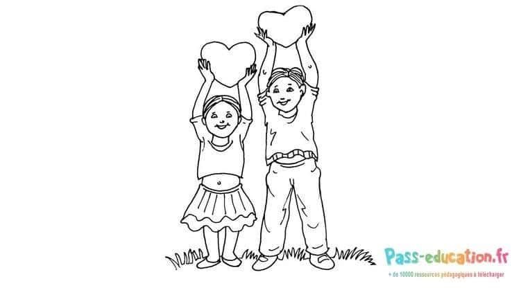 Coloriage Enfants avec cœurs à imprimer et colorier