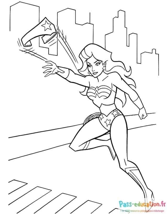 Coloriage Wonder Woman en action à imprimer et colorier
