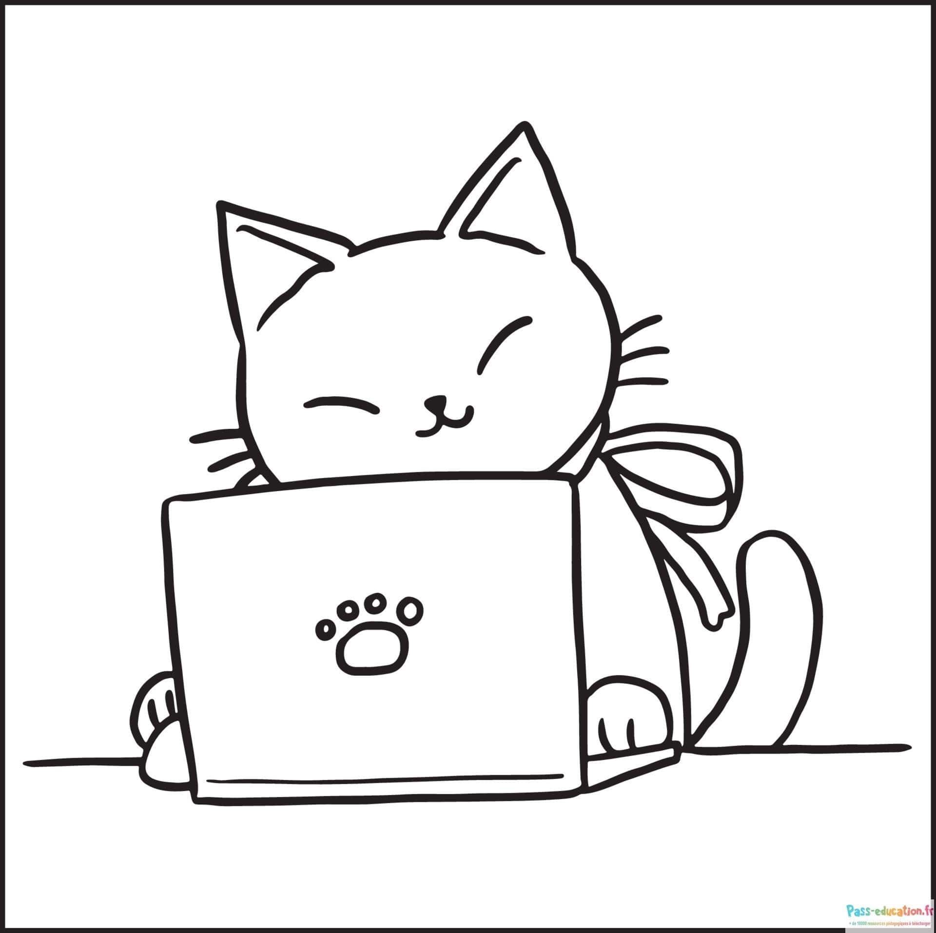 Coloriage Chat devant ordinateur à imprimer et colorier