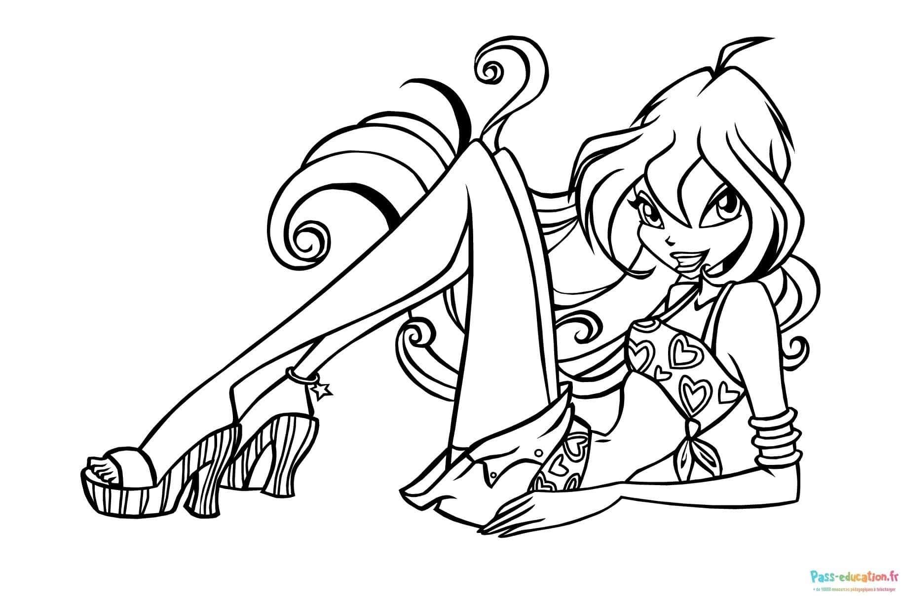 Coloriage Fée Winx posant à imprimer et colorier