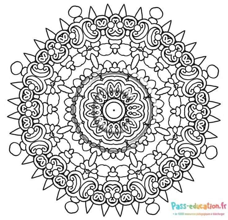 Coloriage Mandala complexe à imprimer et colorier