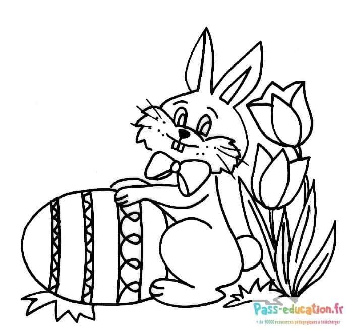 Coloriage Lapin avec œuf de Pâques à imprimer et colorier