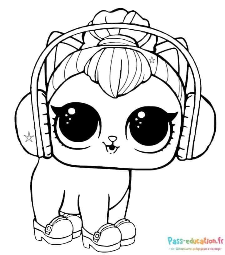 Coloriage Poupée avec casque à imprimer et colorier
