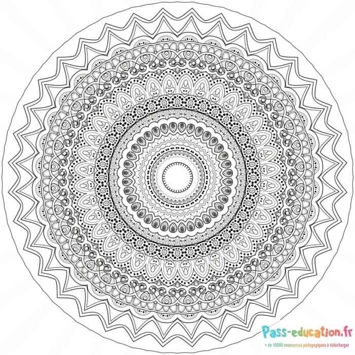 Coloriage Mandala complexe à imprimer et colorier