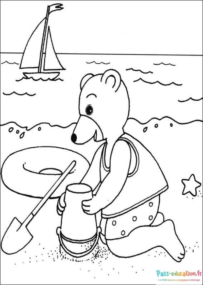 Coloriage Petit Ours Brun à la plage à imprimer et colorier