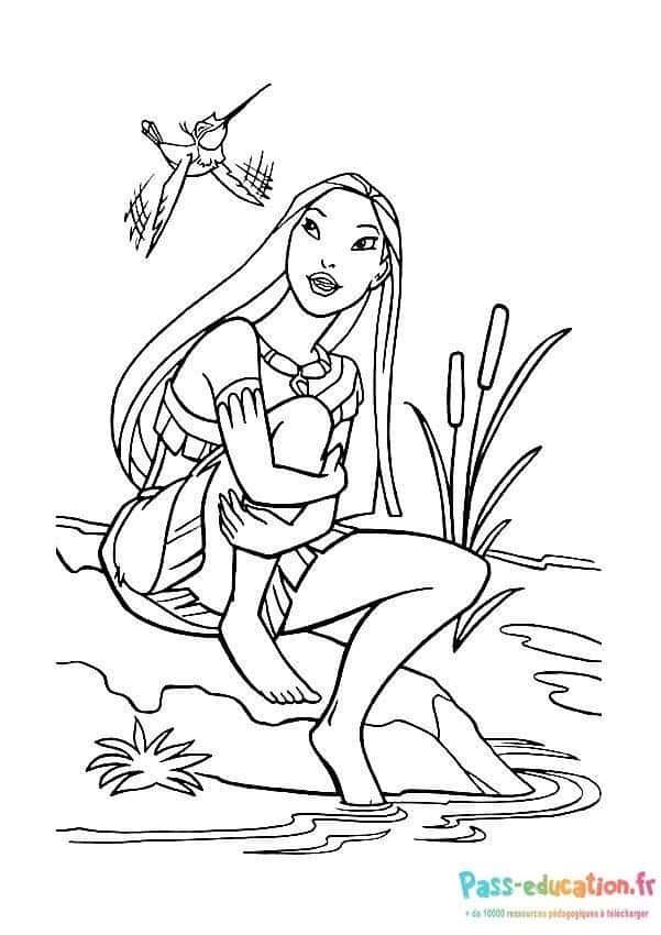 Coloriage Pocahontas près de l'eau à imprimer et colorier