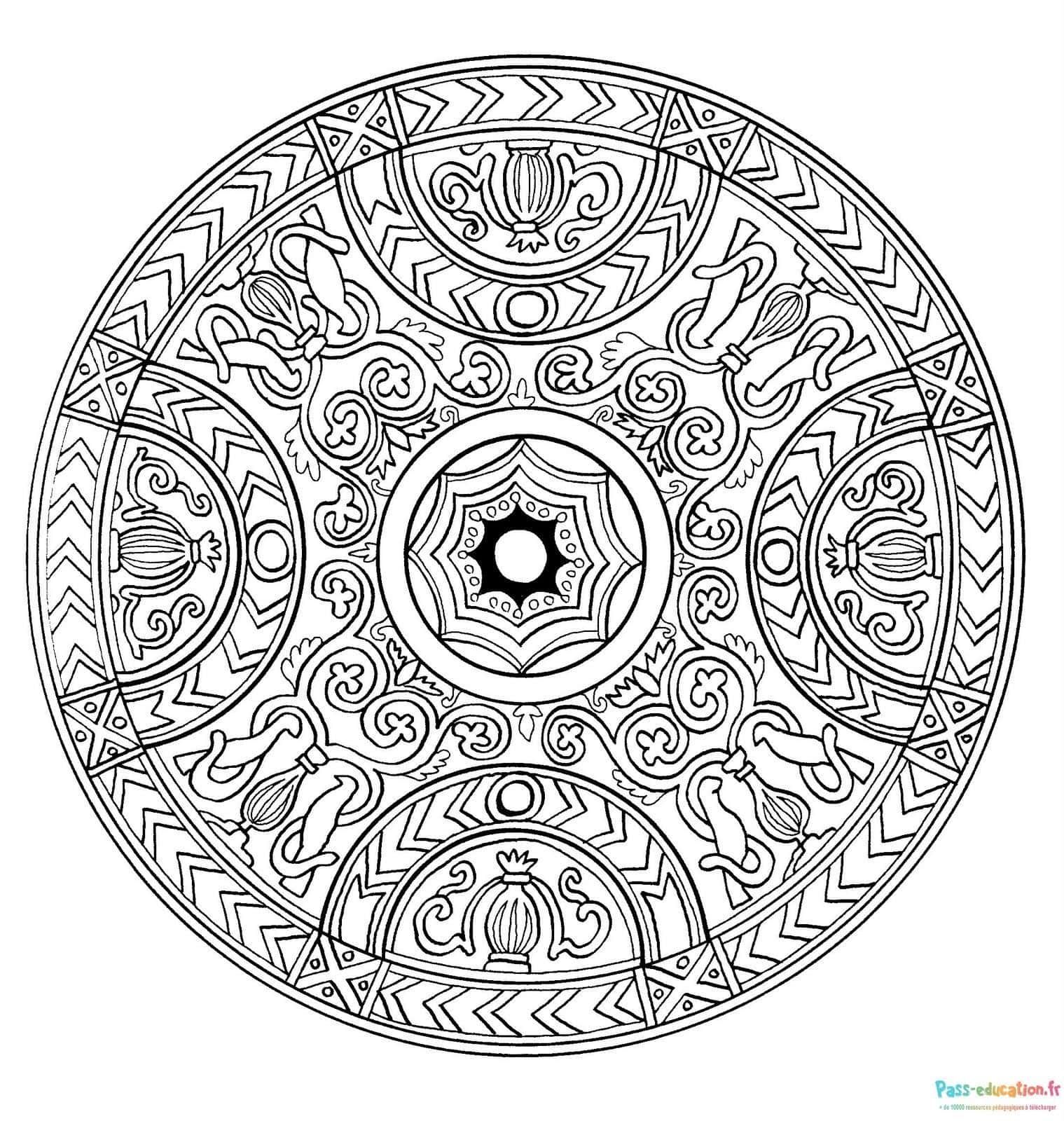 Coloriage Mandala complexe à imprimer et colorier