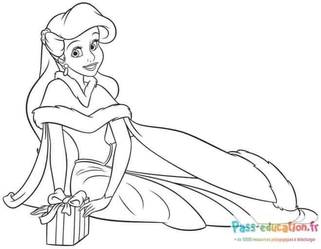 Coloriage Ariel avec cadeau à imprimer et colorier