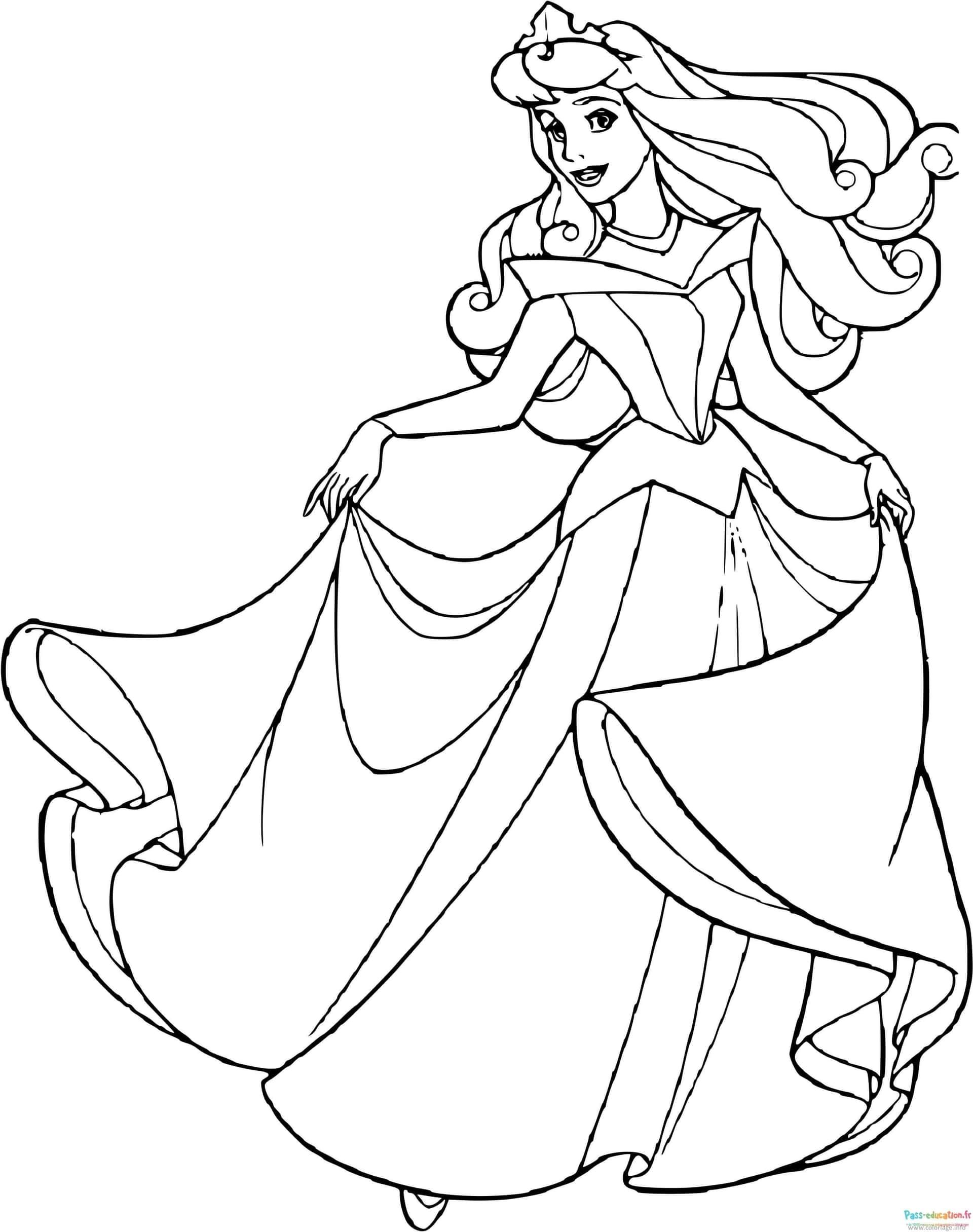 Coloriage Princesse en robe à imprimer et colorier