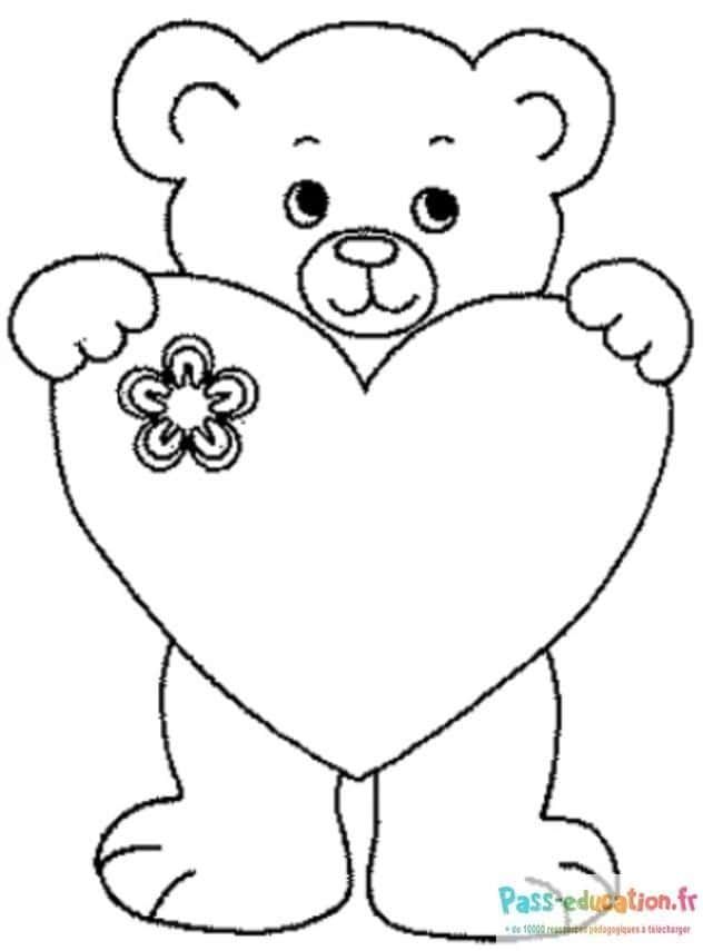 Coloriage Ours avec cœur à imprimer et colorier