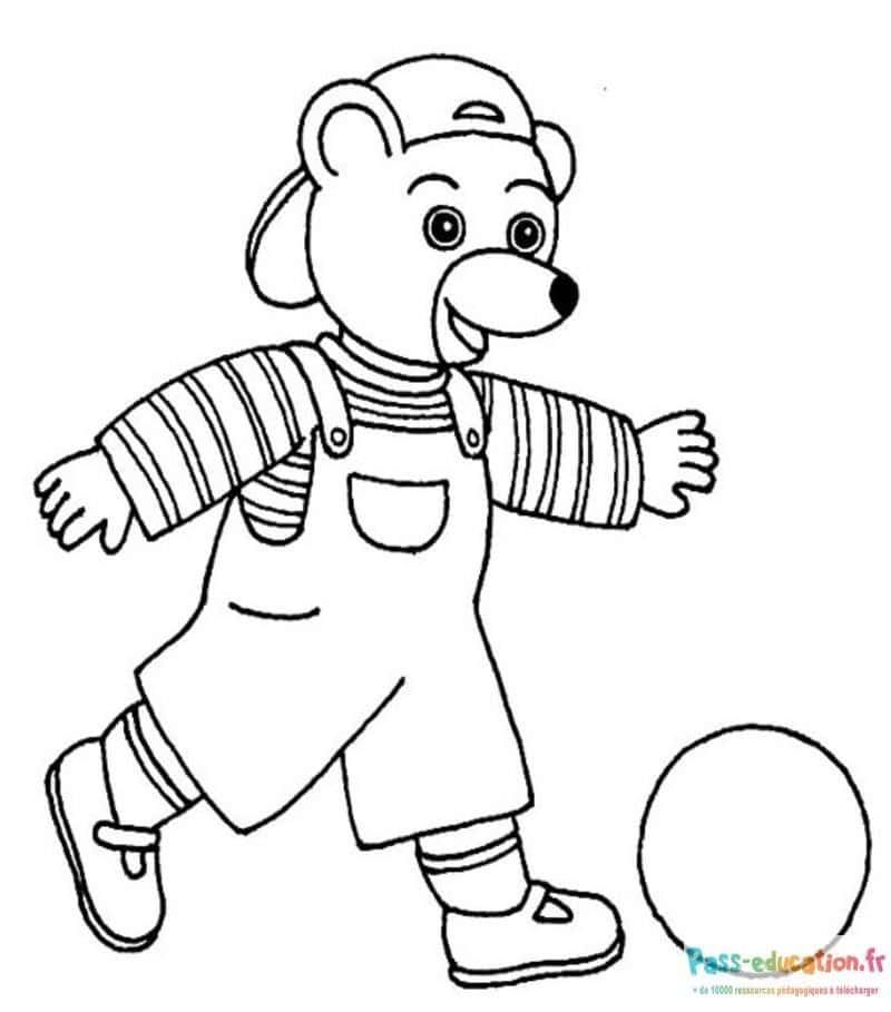 Coloriage Petit Ours Brun joue au ballon à imprimer et colorier