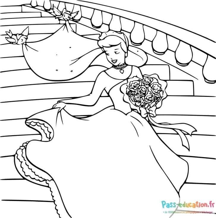 Coloriage Robe de bal à imprimer et colorier