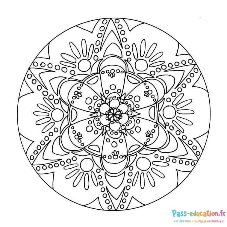 Coloriage Mandala symétrique à imprimer et colorier