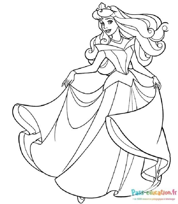 Coloriage Princesse en robe à imprimer et colorier
