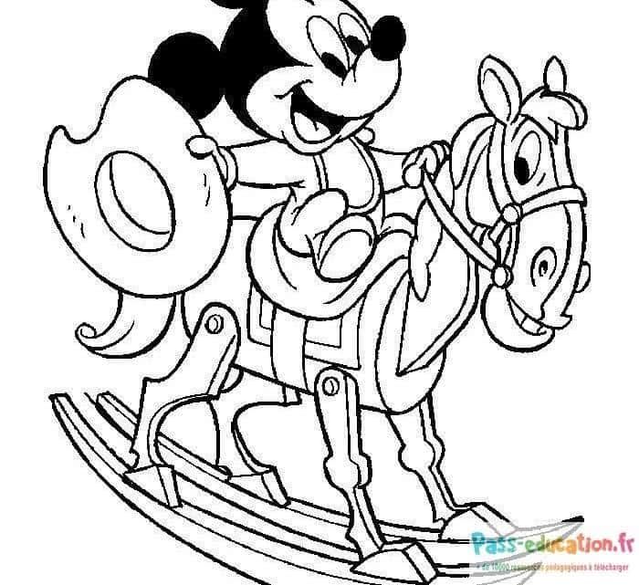 Coloriage Mickey à ski à imprimer et colorier