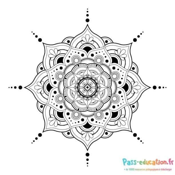Coloriage Mandala complexe à imprimer et colorier