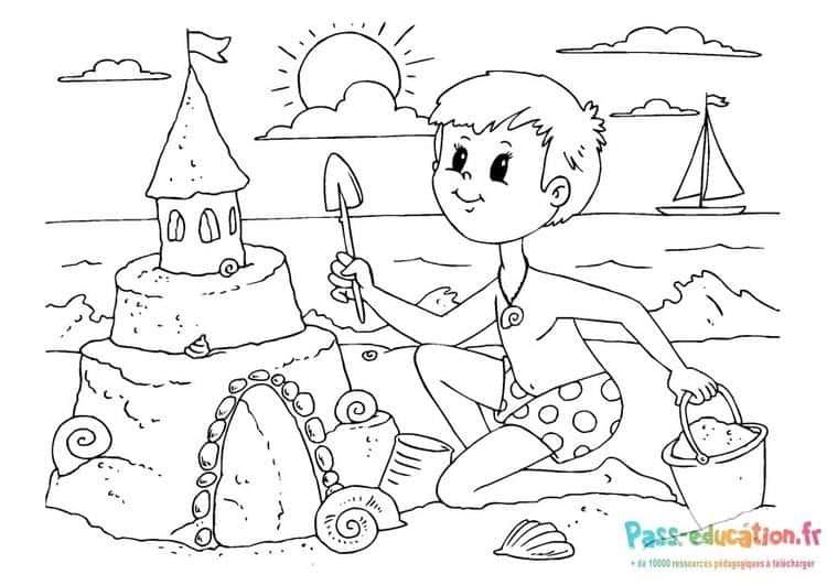 Coloriage Garçon au château de sable à imprimer et colorier