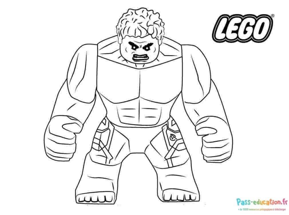 Coloriage Hulk prêt à l'action à imprimer et colorier