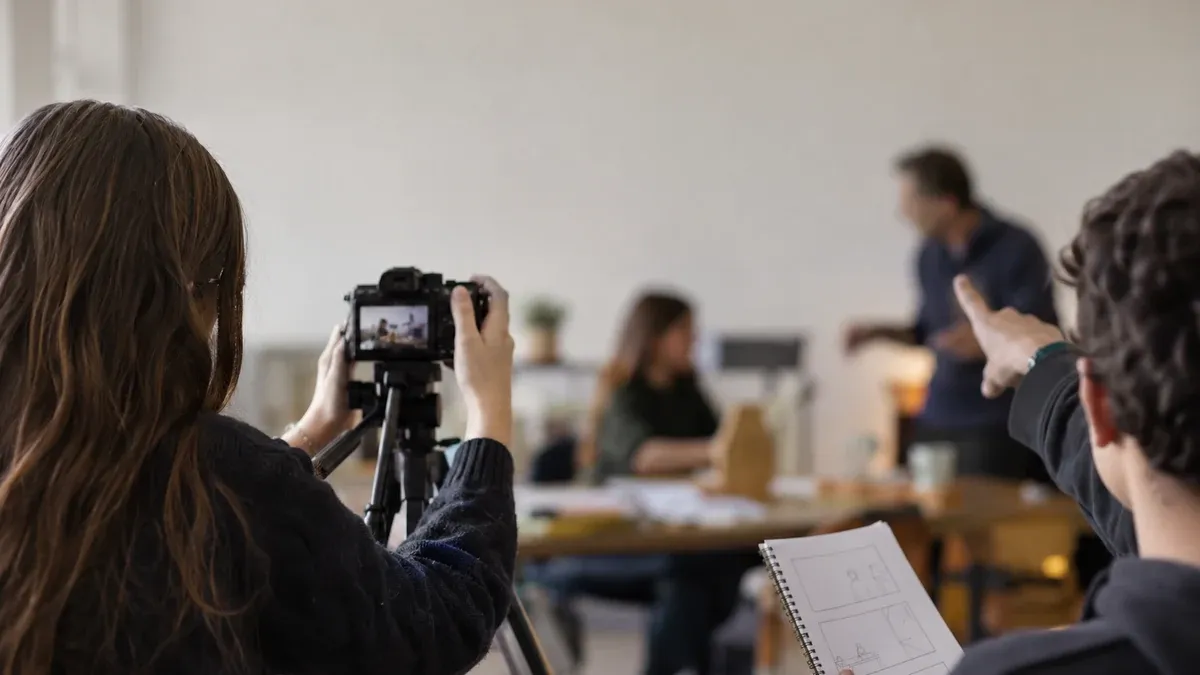Photographie d'illustration générée par IA, sans texte, en lien avec : Concours vidéo : des jeunes invités à filmer un métier en 3 minutes