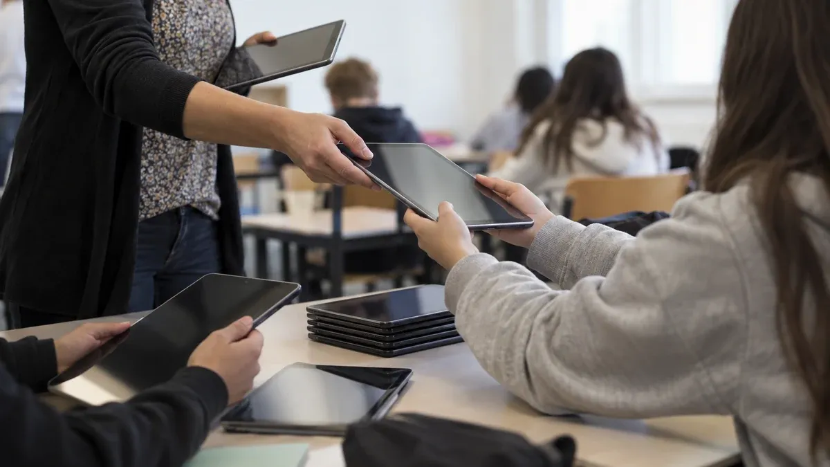 Photographie d'illustration générée par IA, sans texte, en lien avec : Rentrée 2026 : la Saône-et-Loire poursuit l’équipement numérique de ses collèges
