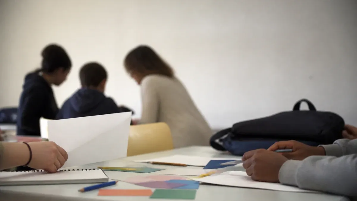 Photographie d'illustration générée par IA, sans texte, en lien avec : Vacances apprenantes : ce qui reste du dispositif en 2026