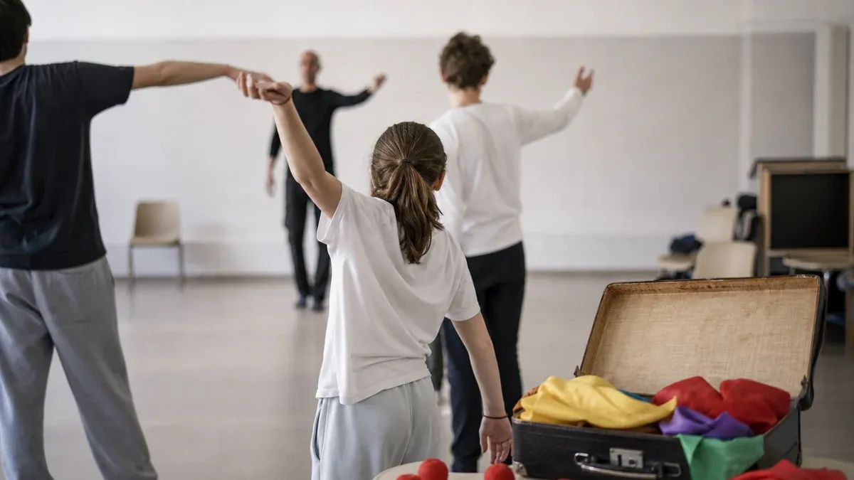Photographie d'illustration générée par IA, sans texte, en lien avec : Des ateliers clown donnent corps aux parcours culturels au collège
