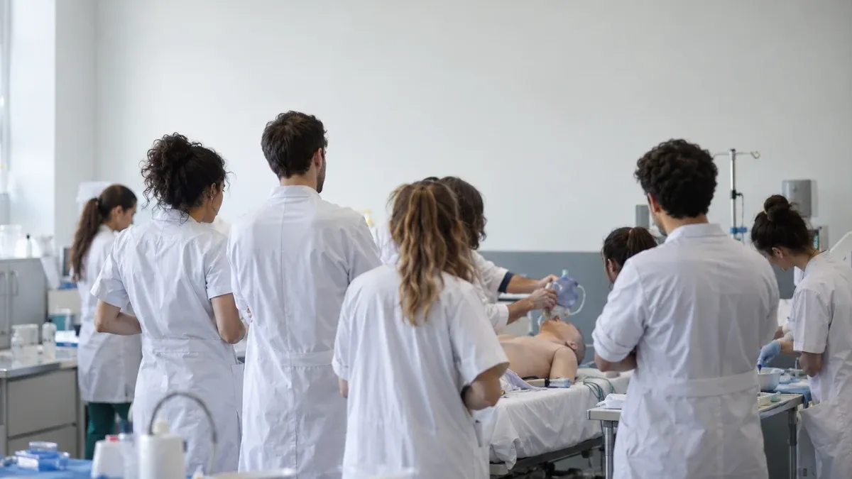 Photographie d'illustration générée par IA, sans texte, en lien avec : Internat de médecine : 50 000 internes en 2033, un coût de 700 M€ à 1 Md€ par an