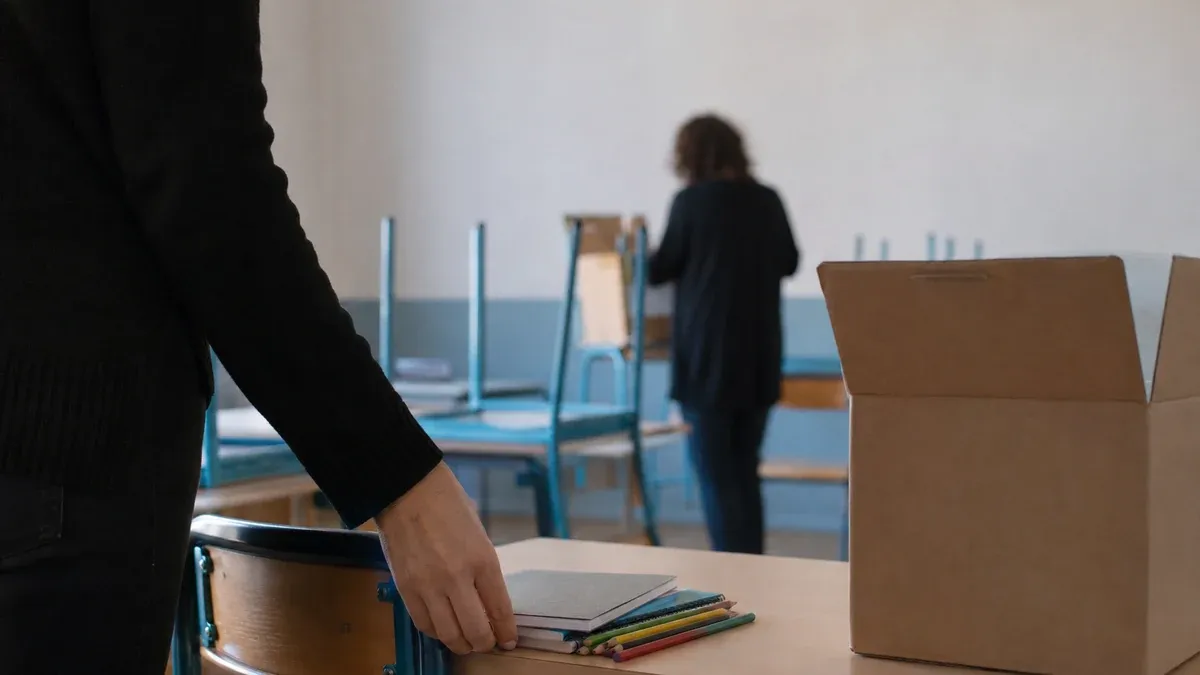 Photographie d'illustration générée par IA, sans texte, en lien avec : Moins d’élèves, davantage de fermetures scolaires en débat