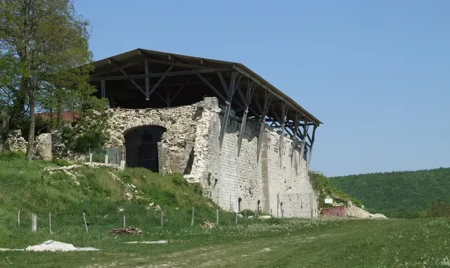 Abbaye Saint-Vivant (ruines) ou vestiges de l'abbaye Saint-Vivant