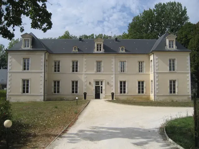 Ancien château de Lazenay