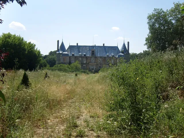 Ancien château du duc d'Epernon, dit aussi Ancien château des Sources
