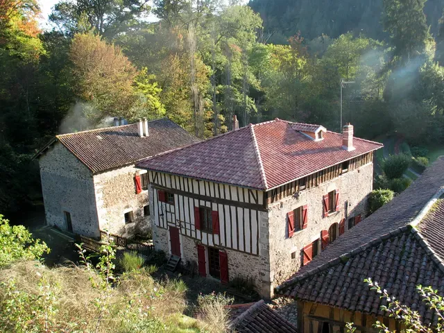 Ancien prieuré de Lartige, à Farebout