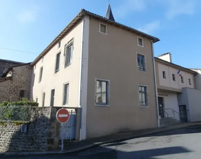 Ancien prieuré Saint-Sauveur, actuel tribunal d'instance