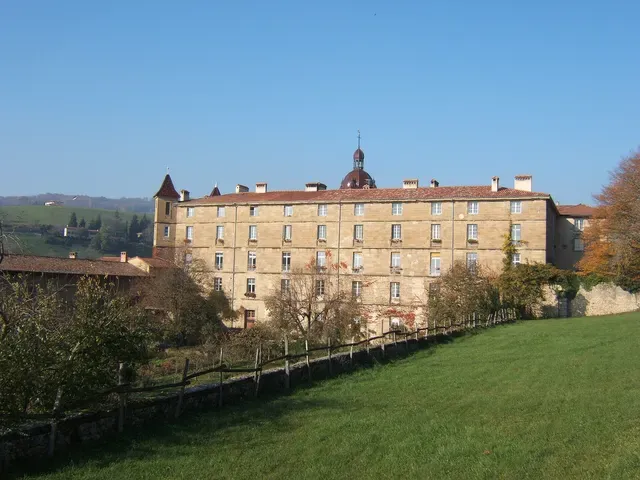 Ancienne abbaye, actuellement hôtel de ville