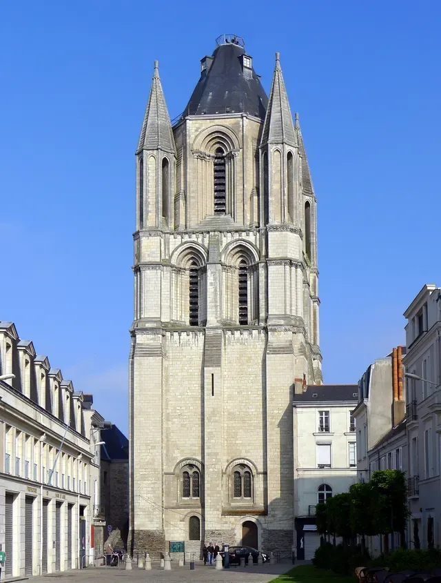 Ancienne abbaye Saint-Aubin, actuelle préfecture