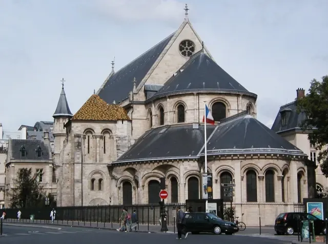Ancienne abbaye Saint-Martin-des-Champs, actuellement Conservatoire National des Arts et Métiers et Musée National des Techniques