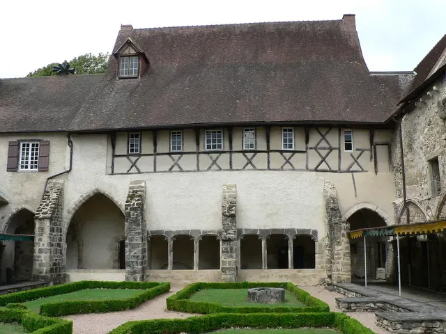 Ancienne abbaye Saint-Ménelée