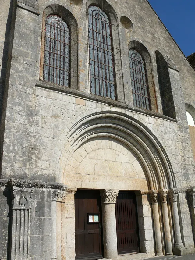 Ancienne abbaye Saint-Pierre, actuellement Centre Hospitalier spécialisé