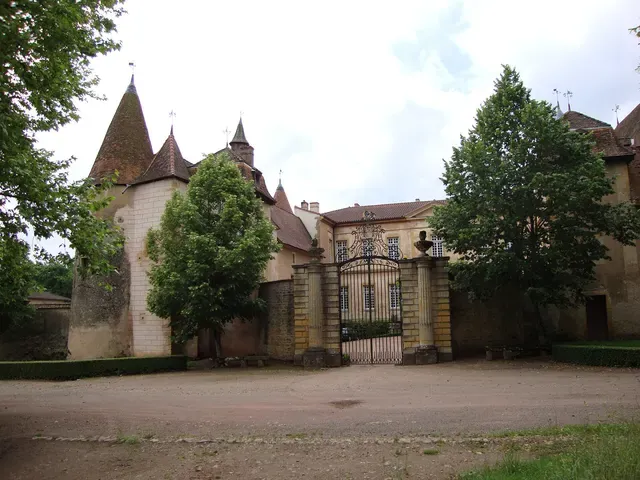 Château de Gatellier (également sur commune de Charlieu)