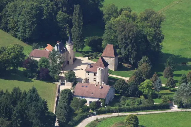 Château de Lichécourt et maison du verrier de Thysac