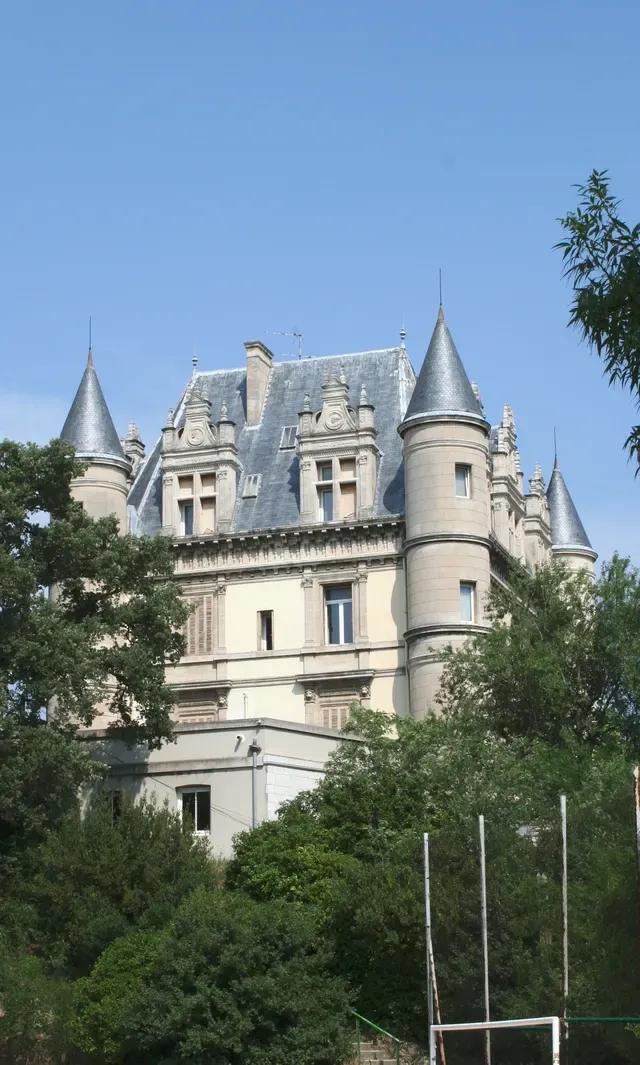 Château Régis, actuellement Ecole et Collège Notre-Dame de la Jeunesse