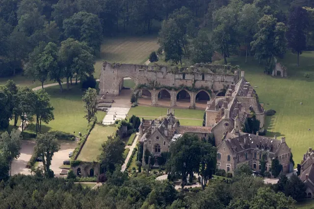 Domaine de l'ancienne abbaye des Vaux de Cernay (également sur commune de Auffargis)