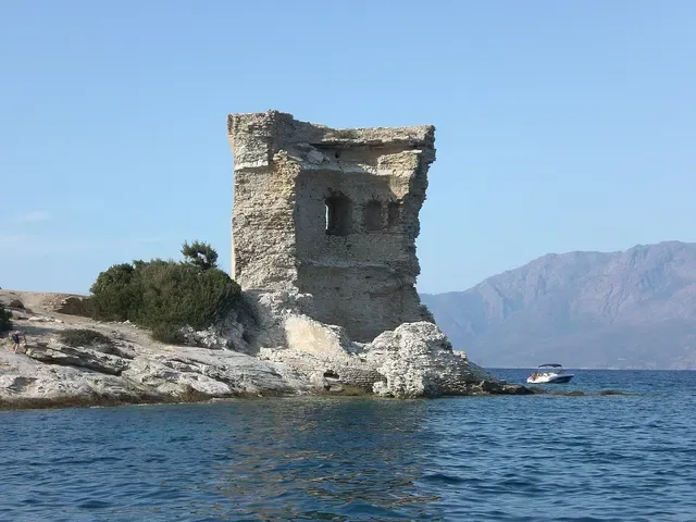 Ruines de la tour de la Mortella